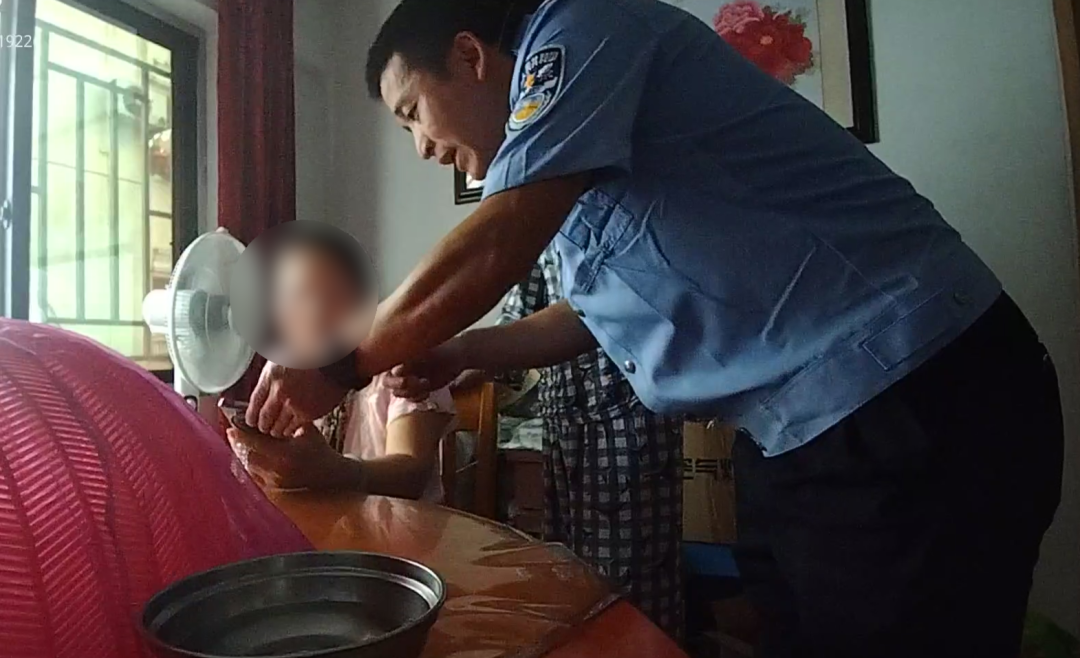 女子下载某聊天软件，福州民警“三顾茅庐”劝阻，结果……