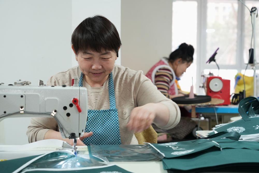 镜观·回响｜筑牢就业“压舱石” 守护群众幸福感