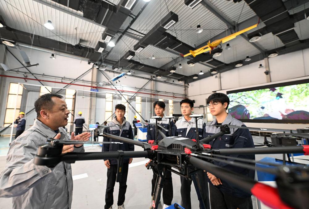 镜观·回响｜筑牢就业“压舱石” 守护群众幸福感