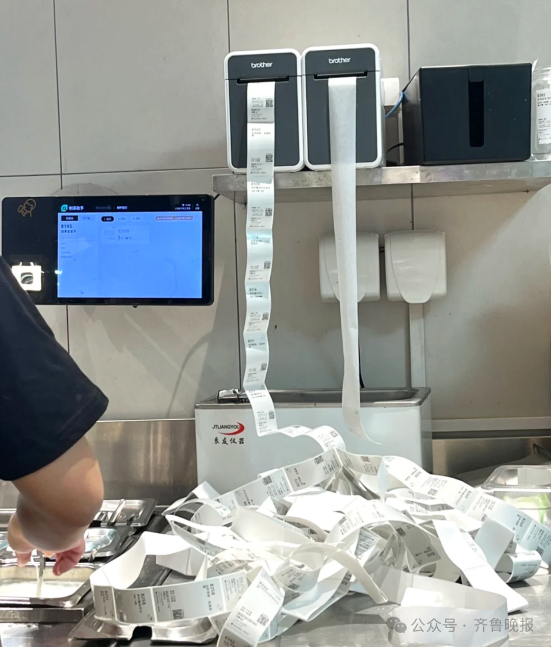 卖爆了！福州有的门店要等待7个多小时！