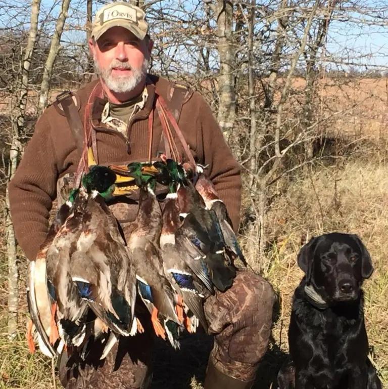 美国富翁在南非狩猎时被水牛顶死