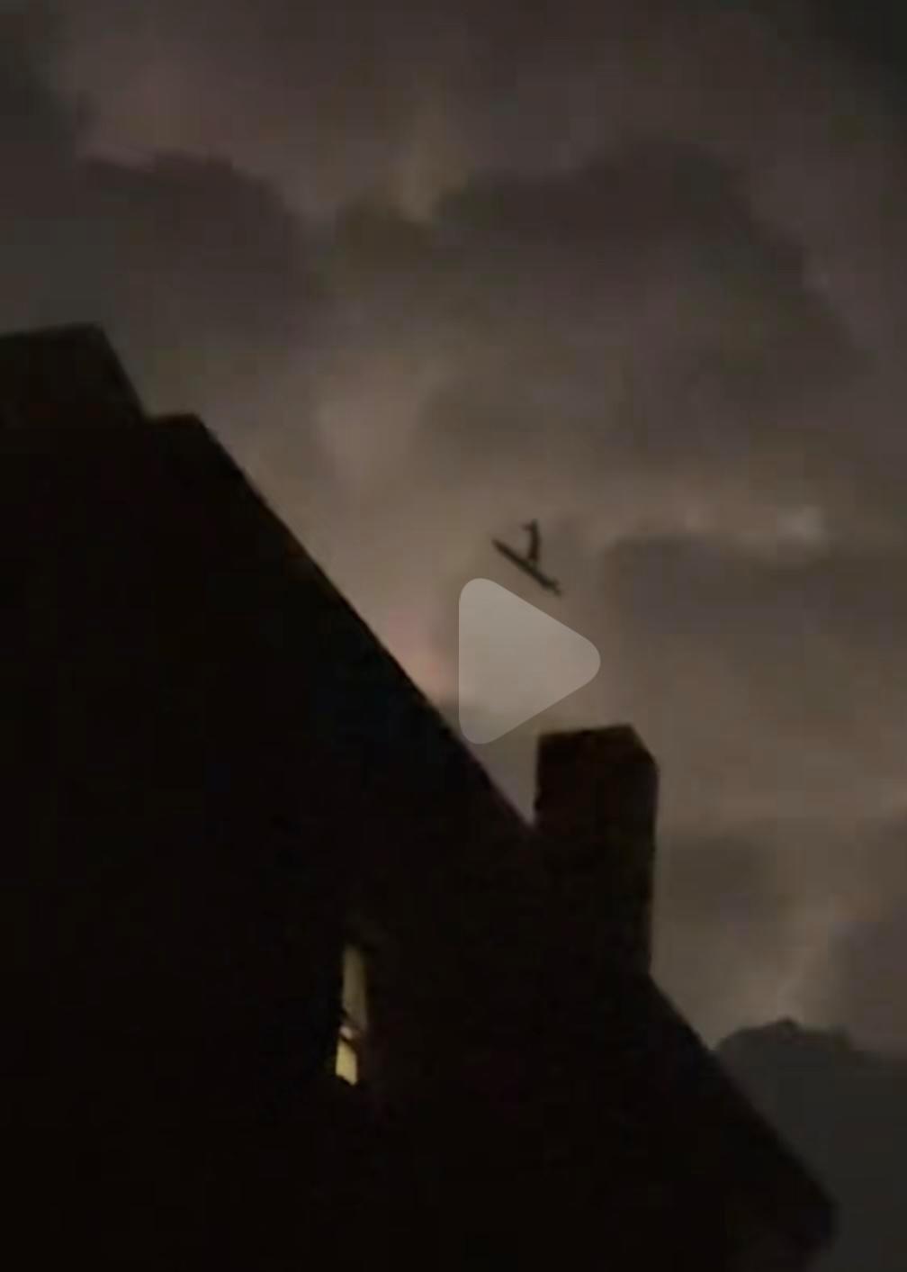 北京夜空拍到黑影御剑飞行？专家解读