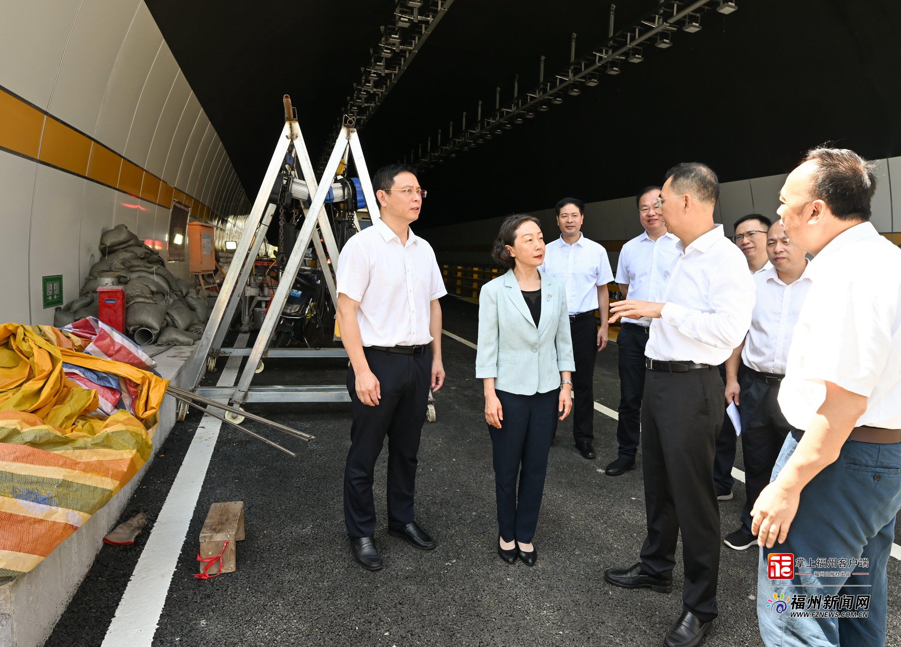​郭宁宁吴贤德调研城市工作并开展“护河爱水、清洁家园”活动
