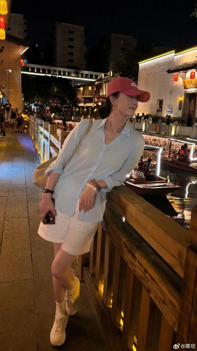 “华妃”蒋欣来福州了！连发了“18宫格”……