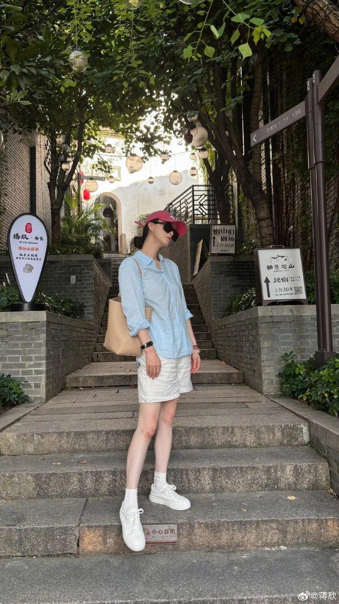 “华妃”蒋欣来福州了！连发了“18宫格”……