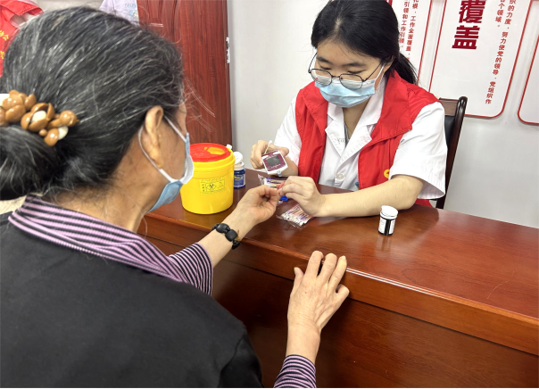 仓山区“家庭医生工作室”进驻养老机构
