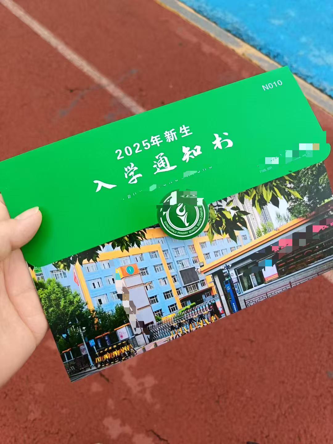 全家带孩子毕业旅游 遇车祸致1死4伤