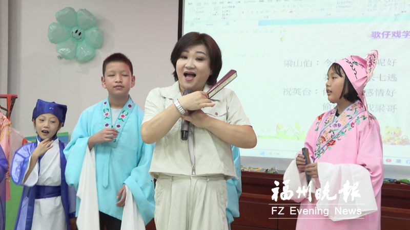 台湾歌仔戏剧团带来非遗体验