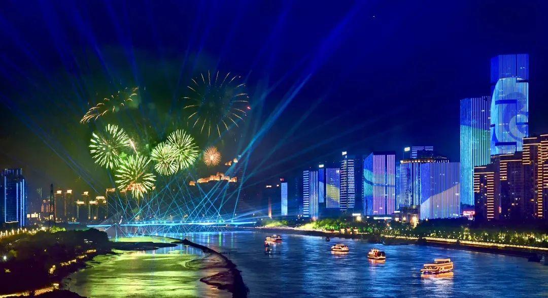 用脱口秀的方式打开福州