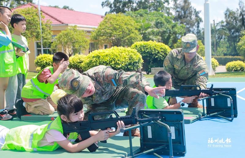 福州晚报写作训练营走进军营