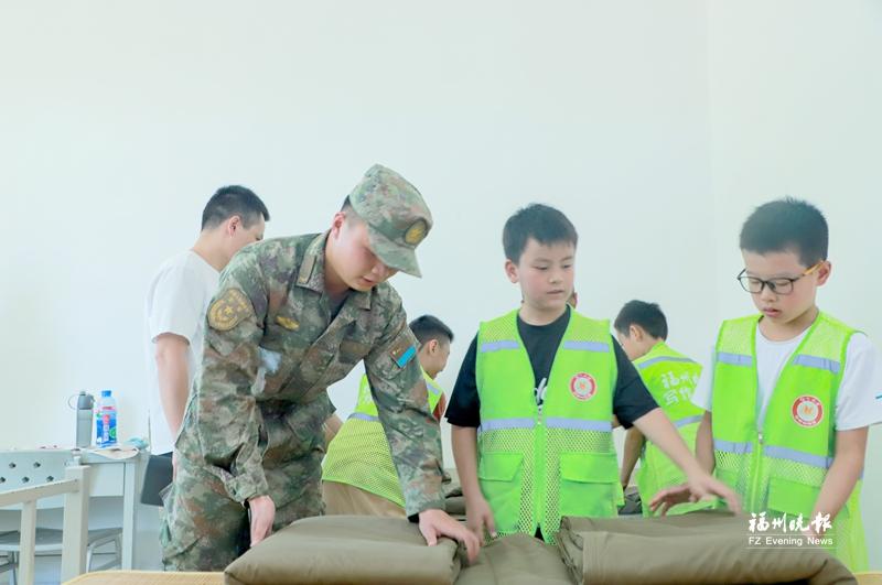 福州晚报写作训练营走进军营