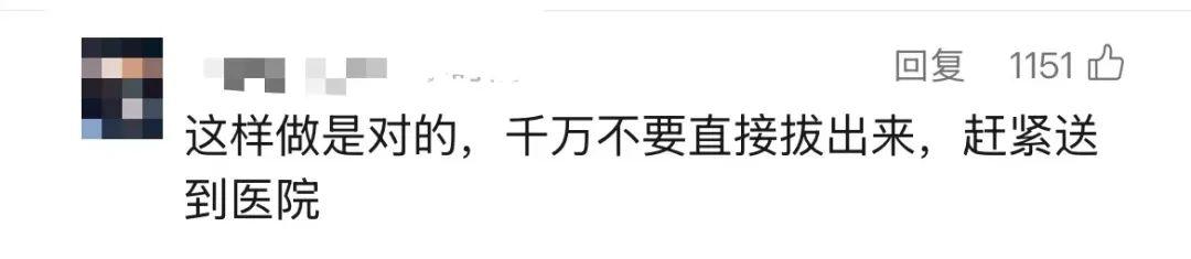 云南3岁女童头上插刀淡定就医，受伤原因公布