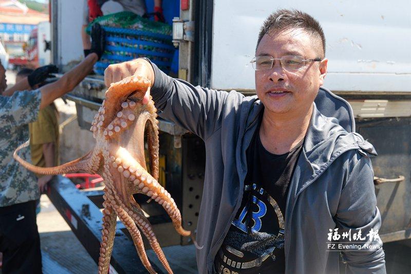 福州“开渔第一网”海鲜上岸了