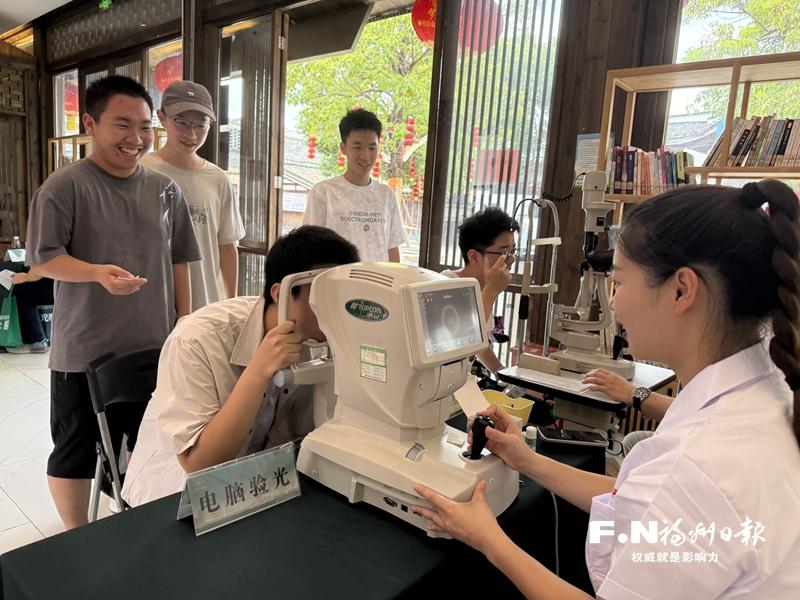 东南眼科医院眼科义诊走进长乐和平街