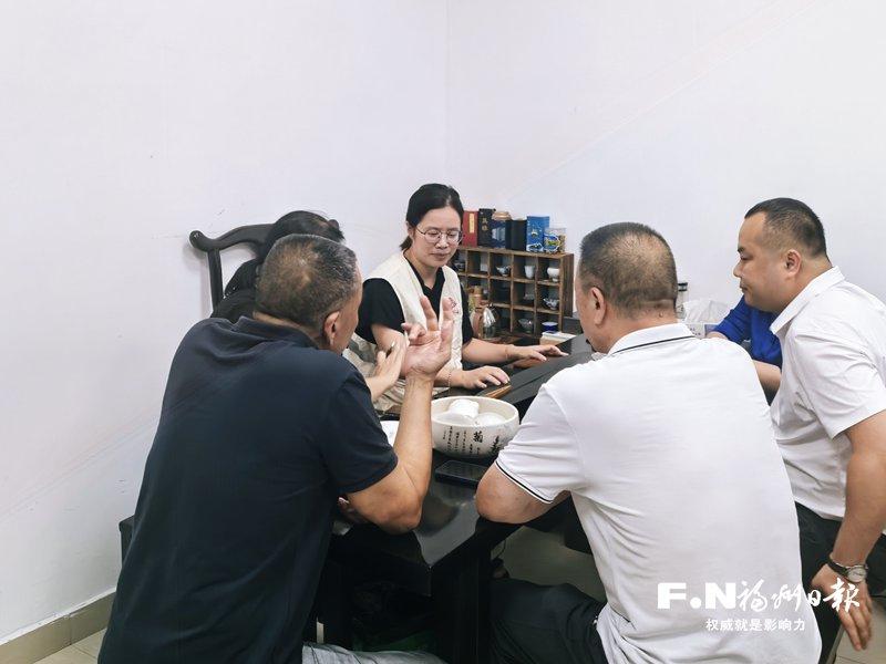 鼓楼区洪山桥社区党委副书记林雪娟用活党建工作法 创建“小桥评理室”当好幸福架桥人