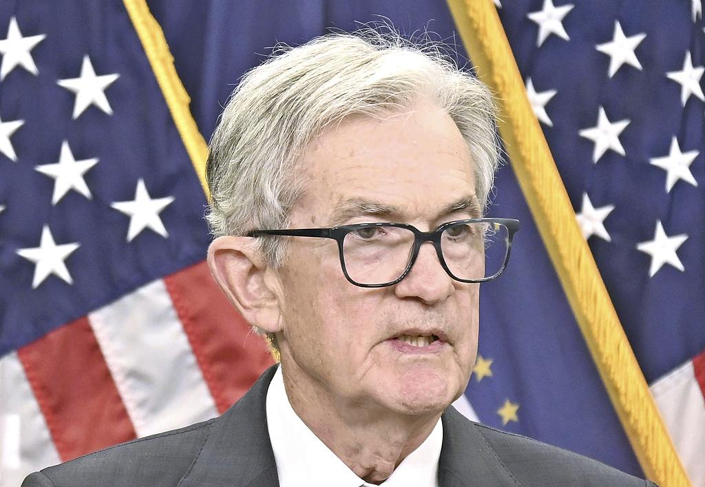 “对降息持开放态度” 鲍威尔暗示美联储可能降息