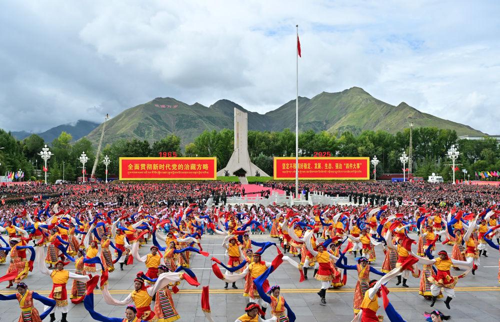 总书记西藏行丨记者手记：看着北斗星走不迷路，跟着共产党走会幸福