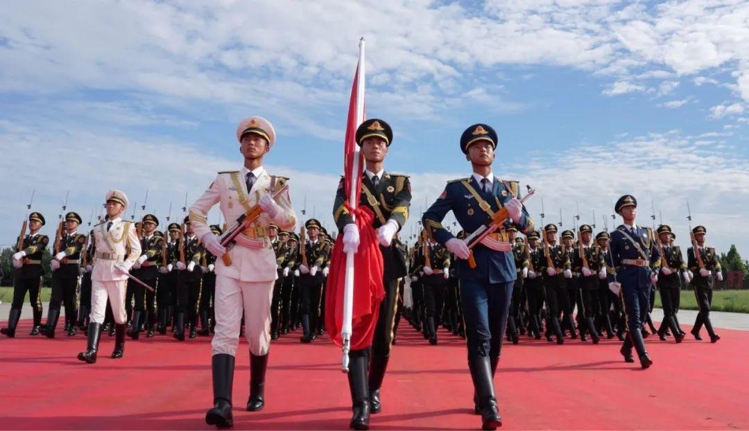 九三阅兵当天，这个小伙将升起五星红旗！