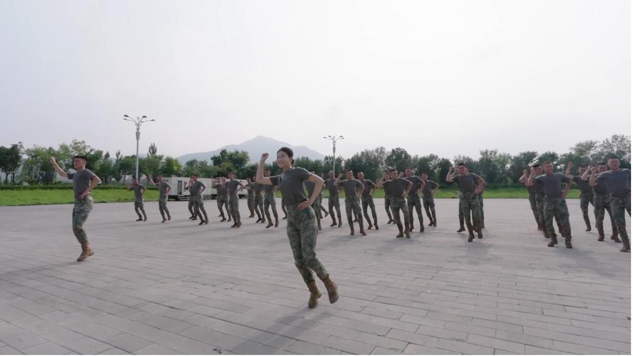阅兵装备方队唯一的“女教头”是她
