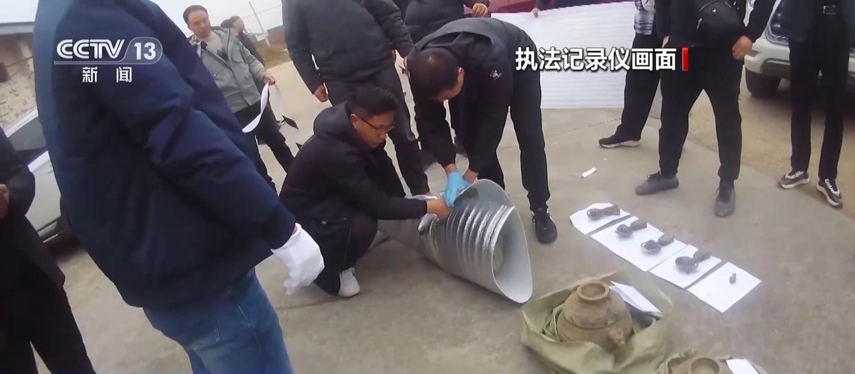 男子看小说学盗墓挖走20余件国宝