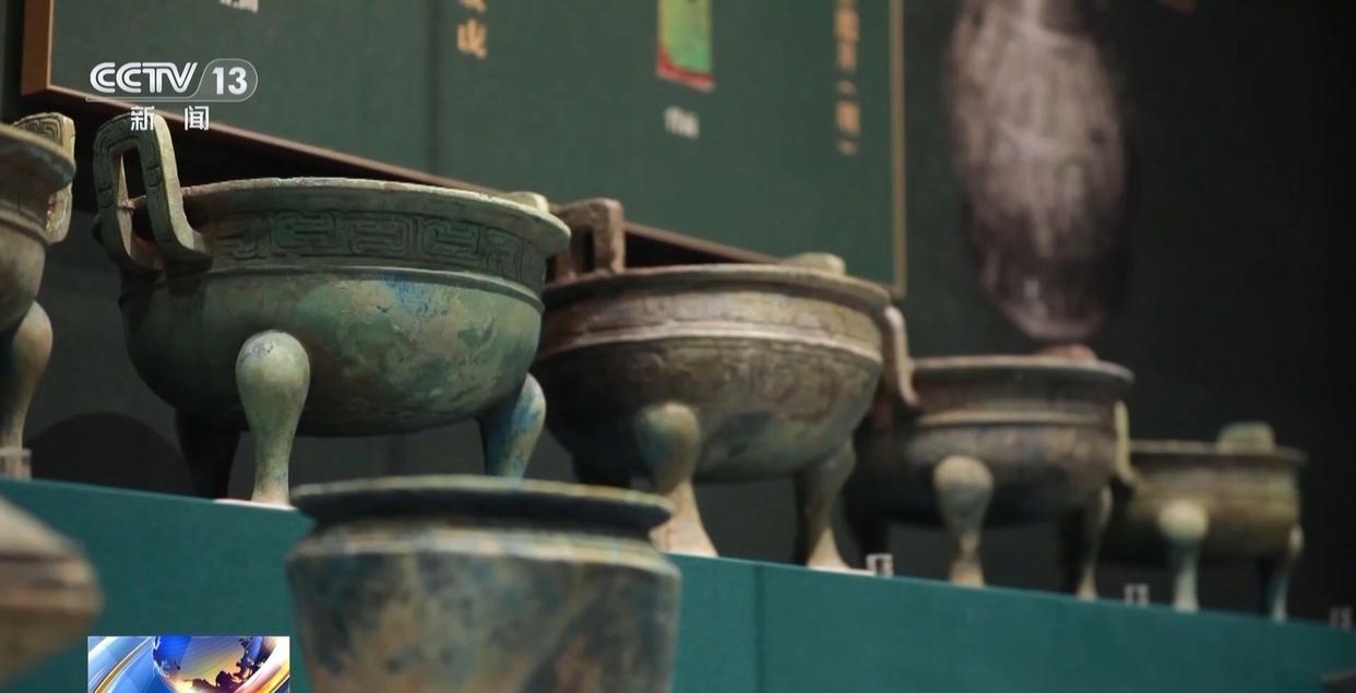 男子看小说学盗墓挖走20余件国宝