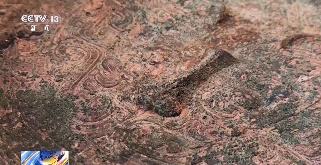 男子看小说学盗墓挖走20余件国宝