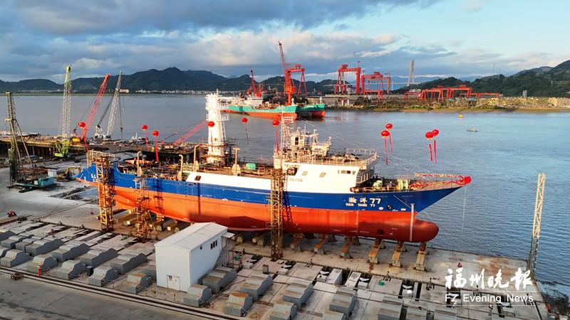 两艘“福州造”金枪鱼围网船下水 “黑科技”让捕鱼更智能