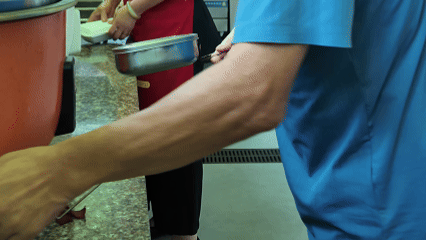 71岁，0差评！他是村里最准时的“外卖小哥”