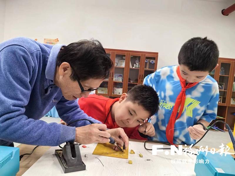 46载奔走于大中小学校 七旬老党员矢志“播种”航天梦