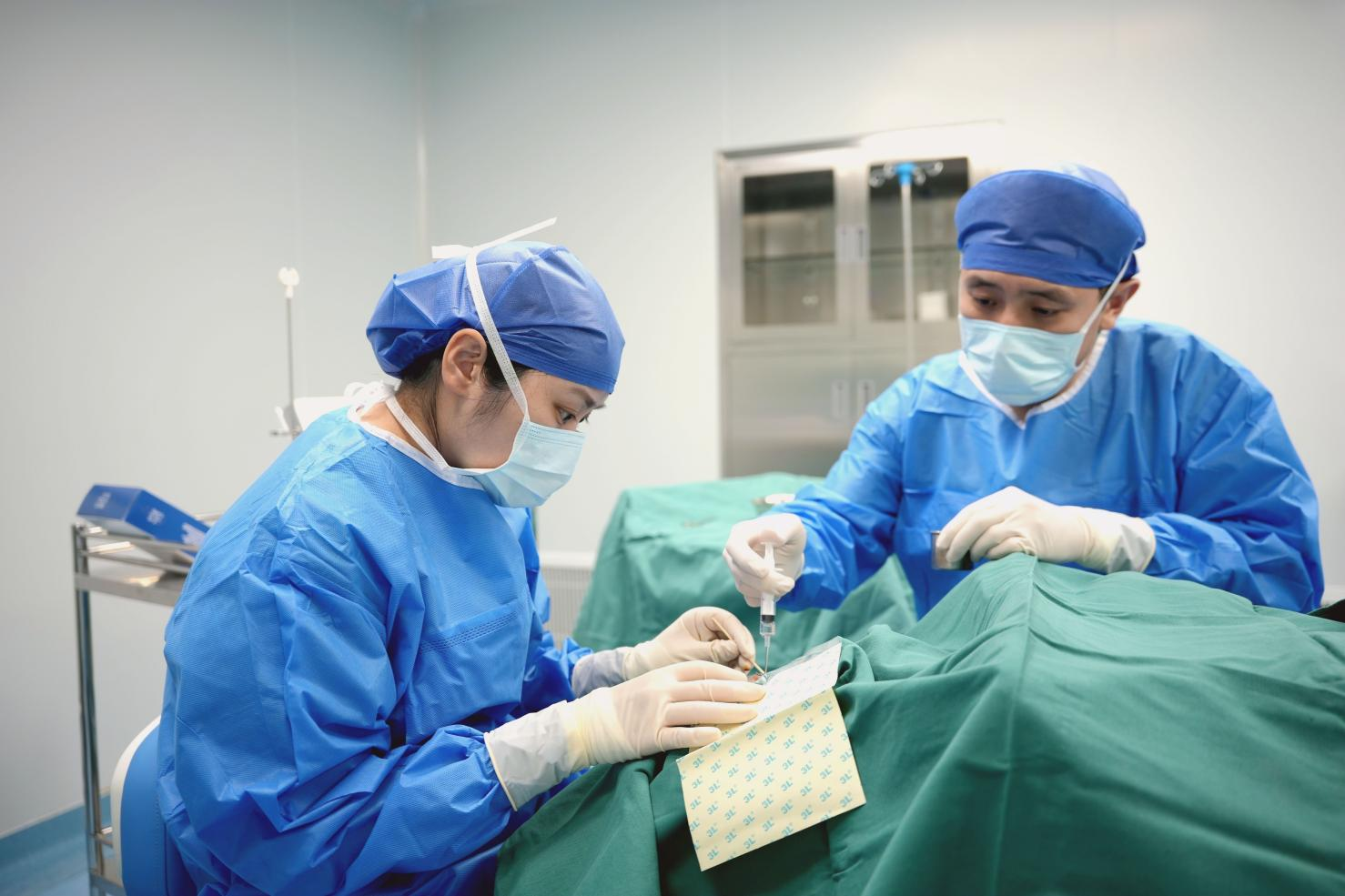 七旬奶奶外伤致眼压高到测不出 福州爱尔眼科医院UCP新技术成功降压