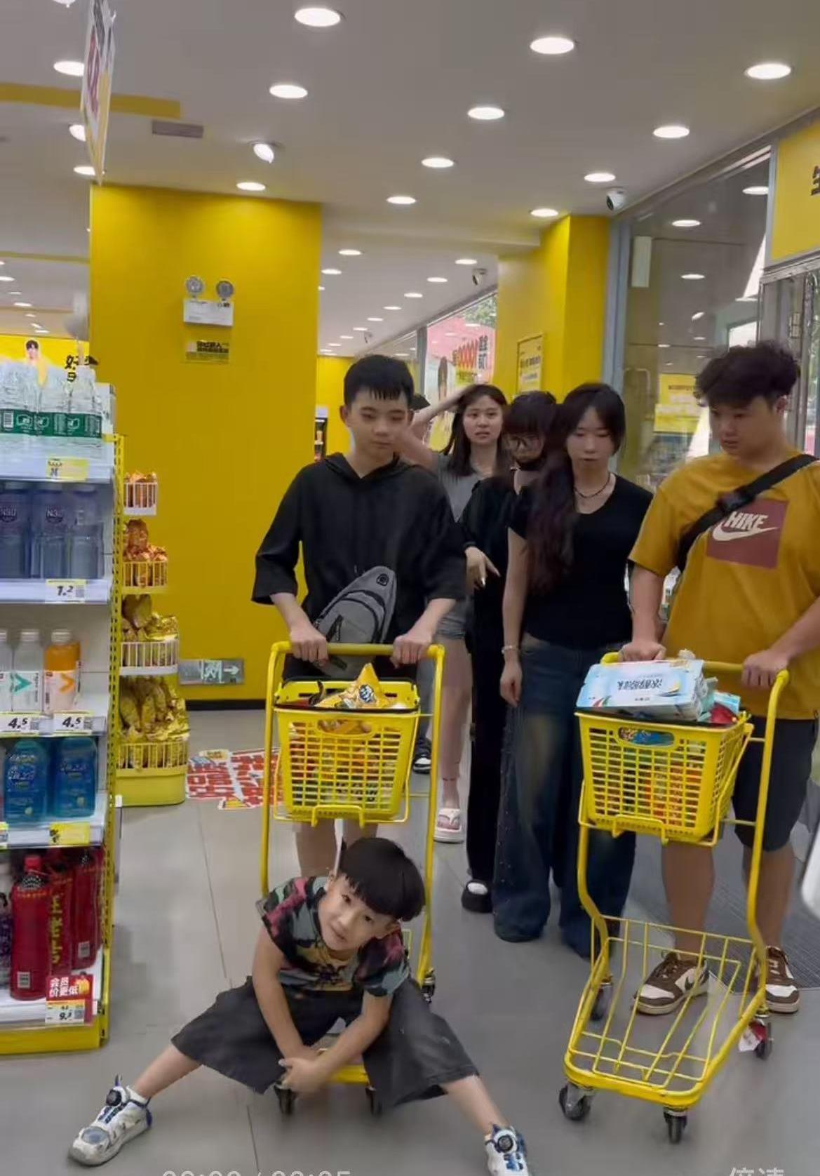 一顿吃200个水饺的16个外甥开学了