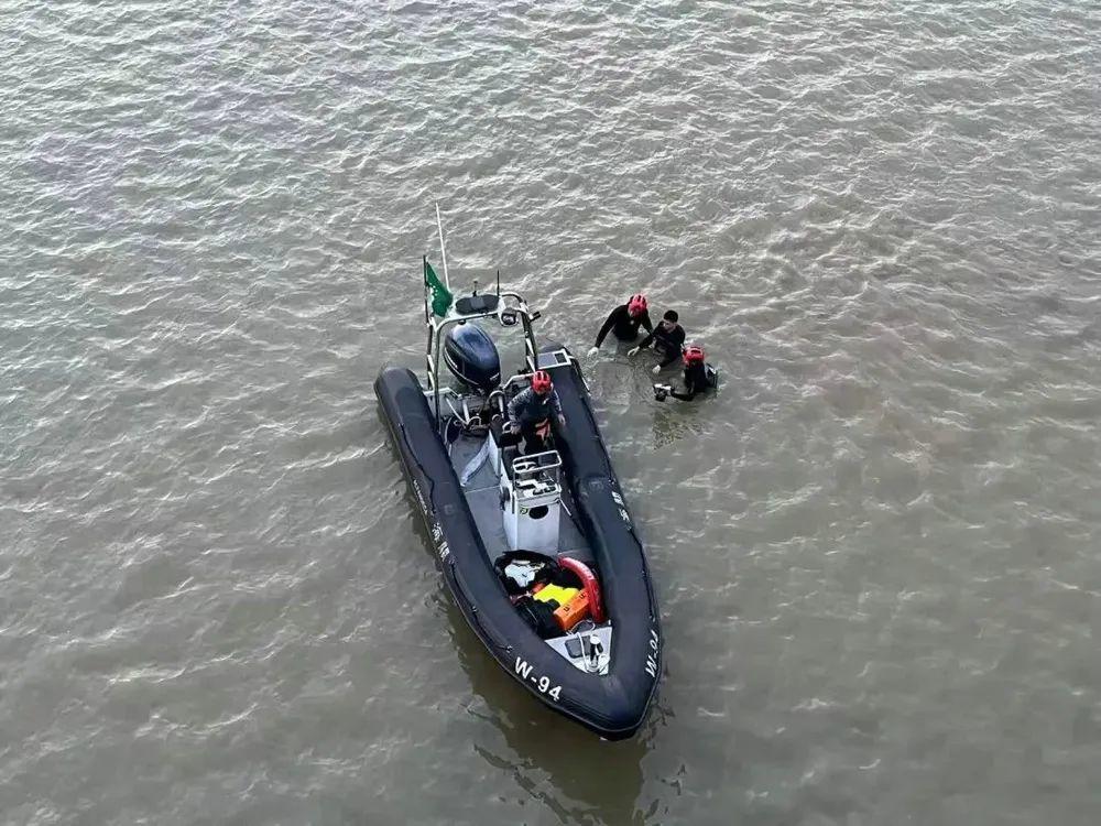 男子靠“水下推进器”偷渡至澳门