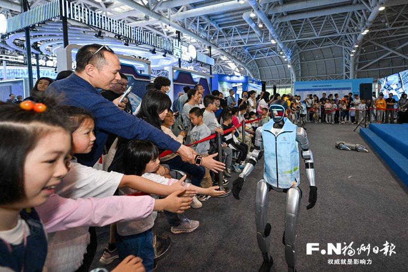 福州市发改委：以实干为笔 绘时代华章