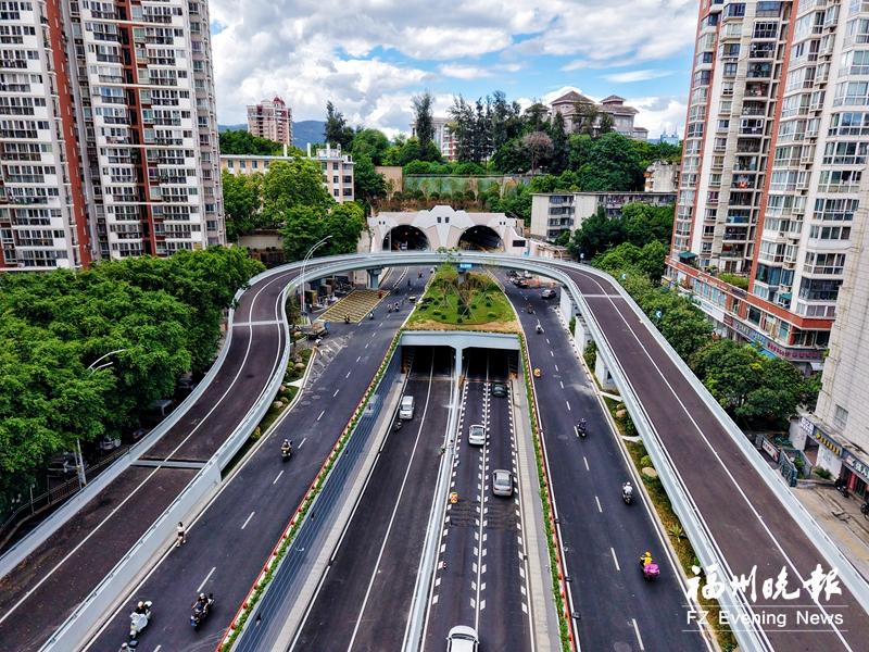 象山隧道31日零时起全面开放通行​ 双层结构双向八车道