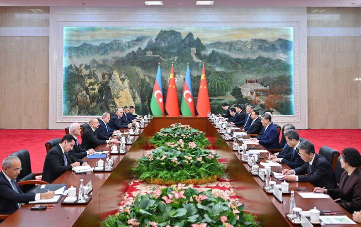 习近平会见阿塞拜疆总统阿利耶夫