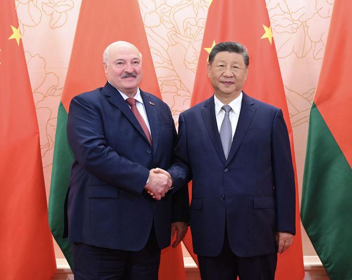 习近平会见白俄罗斯总统卢卡申科