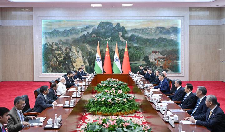 习近平会见印度总理莫迪