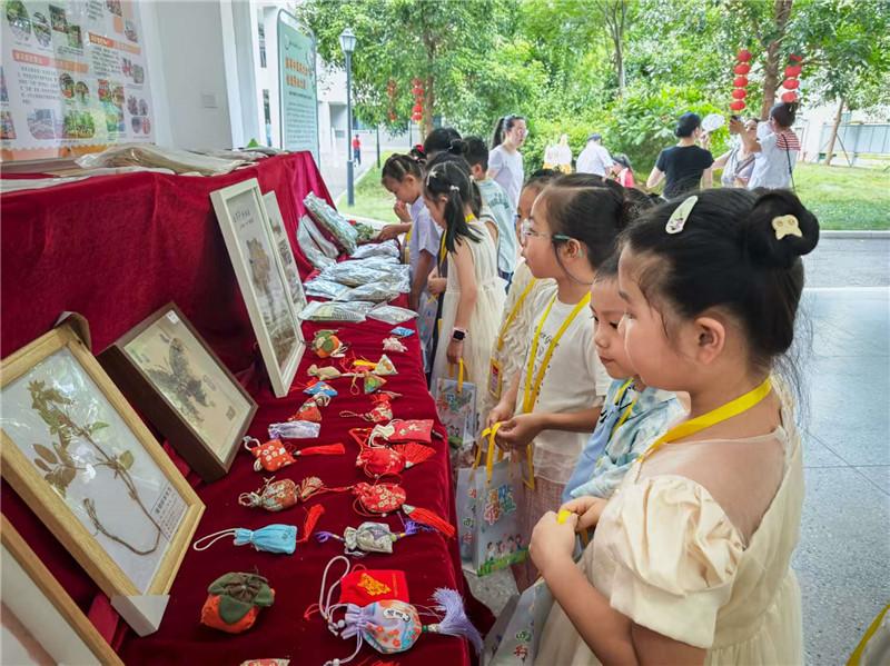 福州市岳峰中心小学2025年一年级新生入学仪式举行