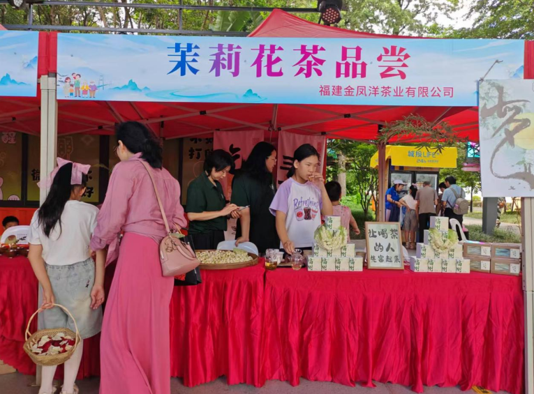 邻里相亲迎七夕 文明家风满榕城 | 网络中国节·七夕