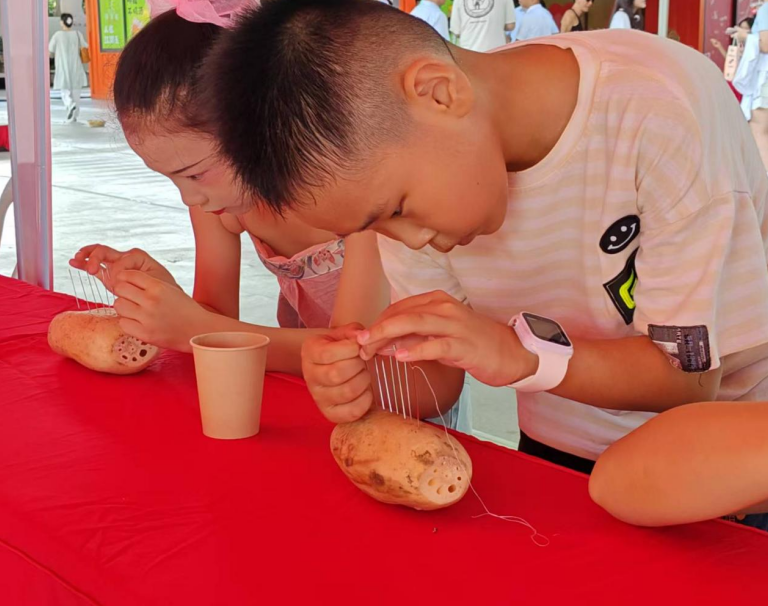 邻里相亲迎七夕 文明家风满榕城 | 网络中国节·七夕