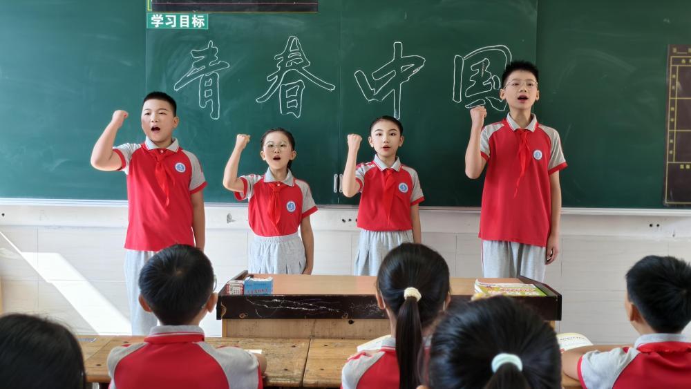 新华全媒+|成长再出发 全国中小学生迎来新学期