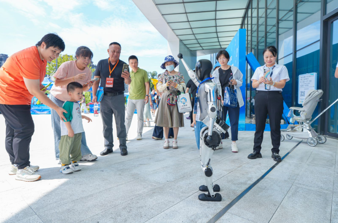 全国科普月 | 朱雀三号火箭总指挥变身“科普讲解员”！首个全国科普月福州市主场活动启幕