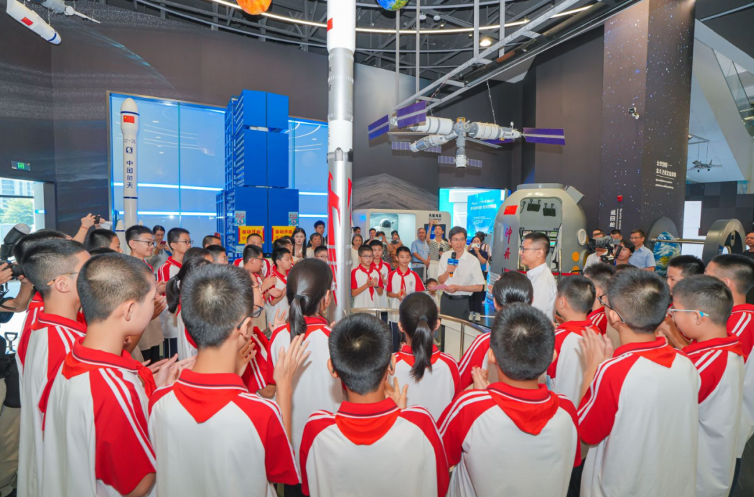 全国科普月 | 朱雀三号火箭总指挥变身“科普讲解员”！首个全国科普月福州市主场活动启幕