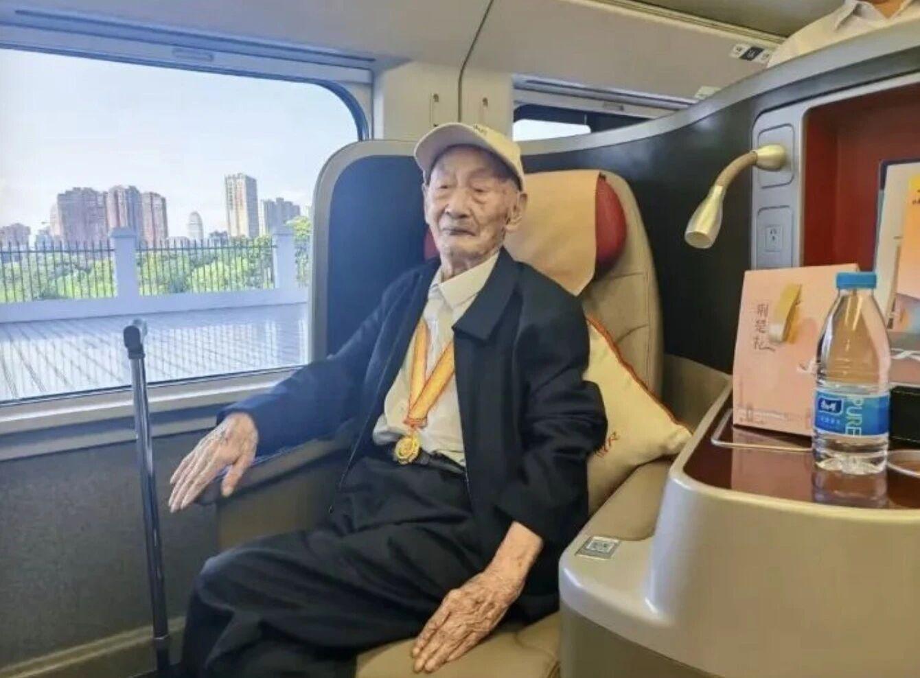 这6位与总书记握手的老战士是谁？