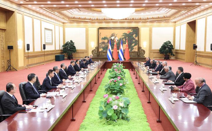 习近平会见古巴共产党中央委员会第一书记、古巴国家主席迪亚斯-卡内尔