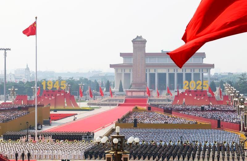 时政微观察丨铭记历史的时刻，必定被历史所铭记！