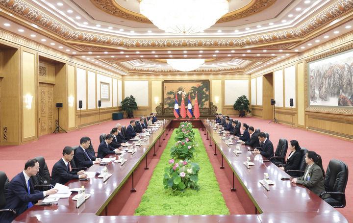 习近平会见老挝人民革命党中央总书记、国家主席通伦