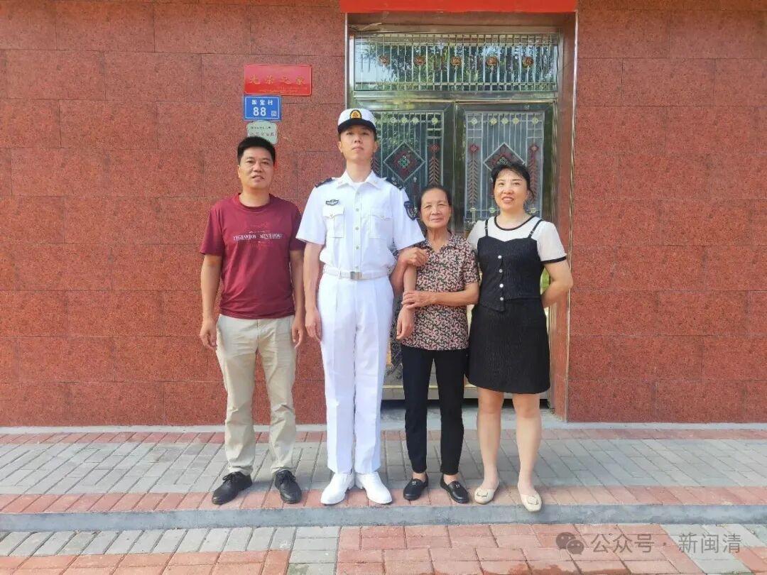 自豪！福州小伙成为九三阅兵训练教官！