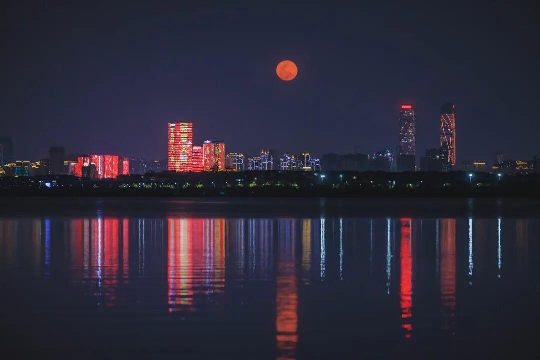 今晚记得抬头看“红月亮” 最佳观赏时间表来了