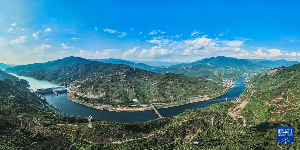 新华社聚焦雄江：从水库移民镇到旅游胜地的蜕变